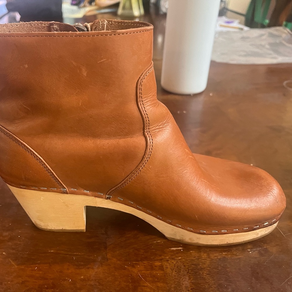 Swedish Hasbeens Zip It Emy clog boot, size 39